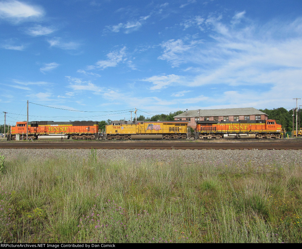 BNSF 8974 - UP 7838 - BNSF 5345 Visit Maine